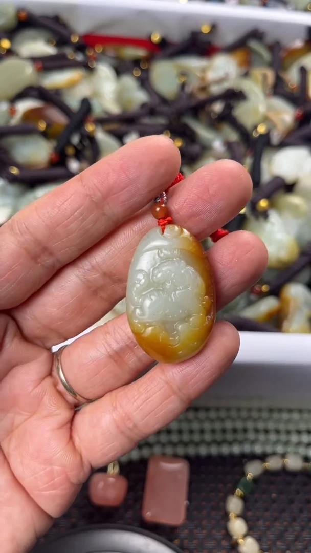 【闪购商品】和田玉颈饰未镶嵌多样性发货没有证书拍一发一有瑕