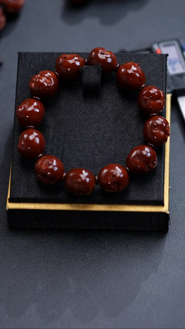 手串橄榄核江*東百态19