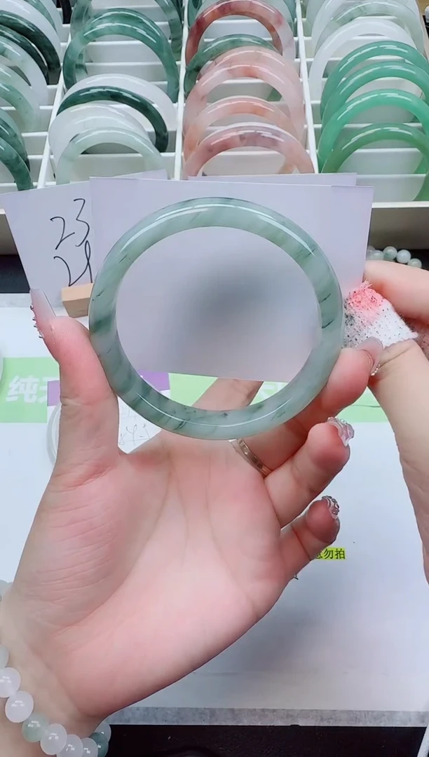 【闪购商品】石英质玉手镯未镶嵌220/62-63圈