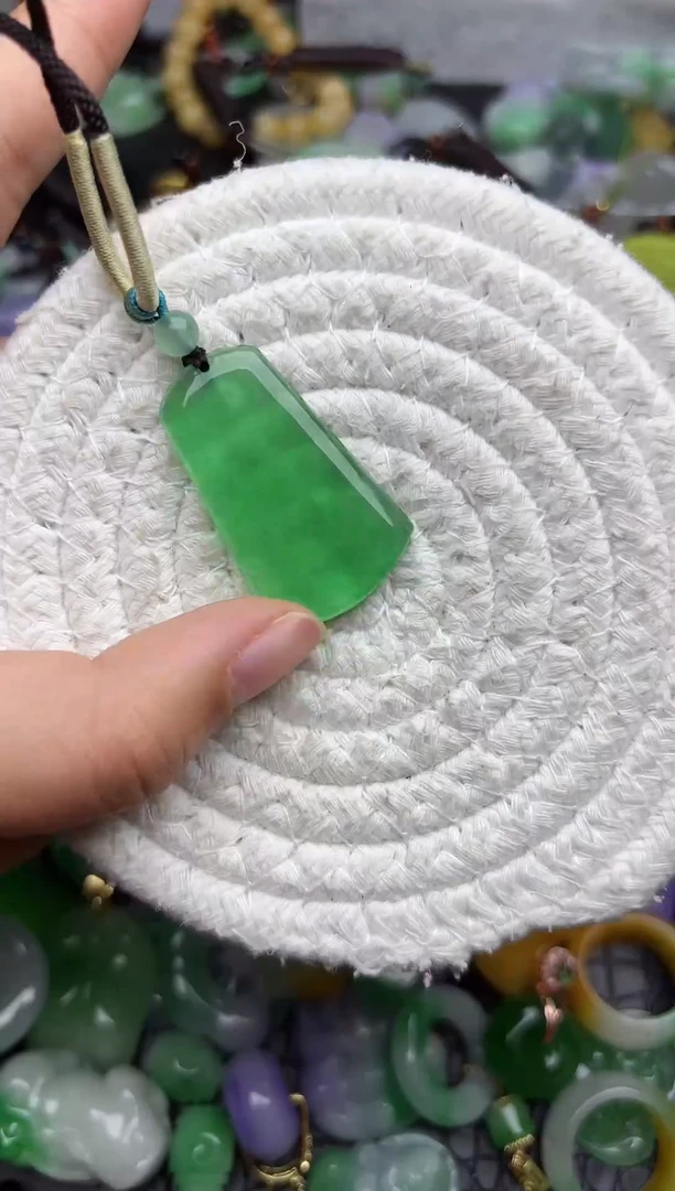 颈饰未镶嵌翡翠缅甸翡翠吊坠