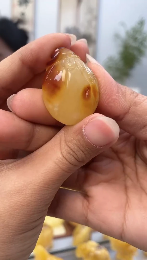 【闪购商品】蜜蜡裸石未镶嵌天然琥珀蜜蜡钱袋