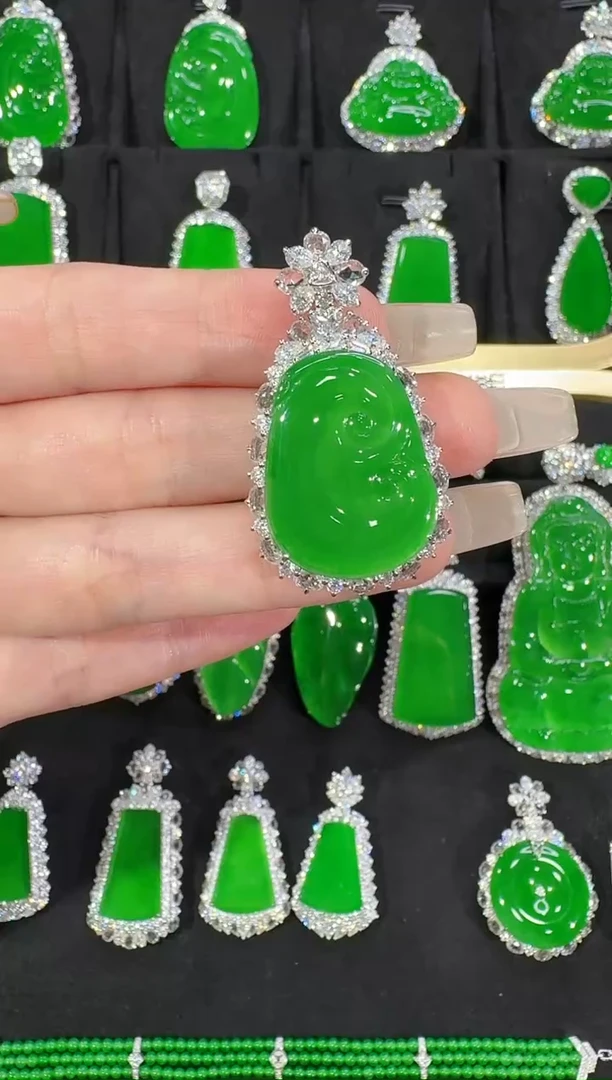 翡翠18K金镶嵌颈饰极****m如意天然A货翡翠