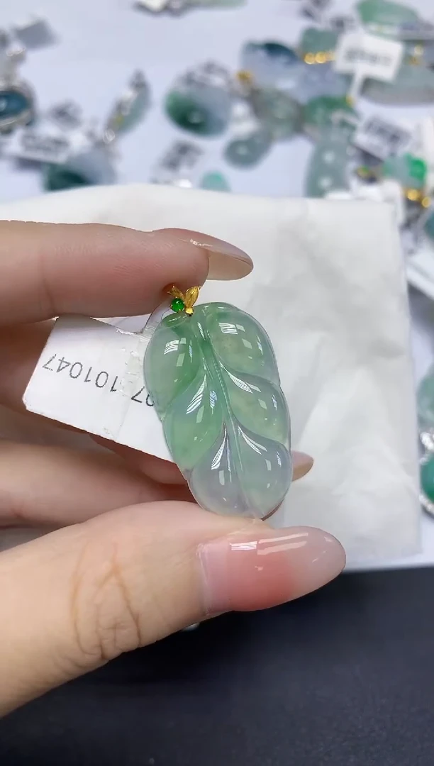 颈饰18K金镶嵌翡翠天然缅甸翡翠A货百元以上9元证书费自理