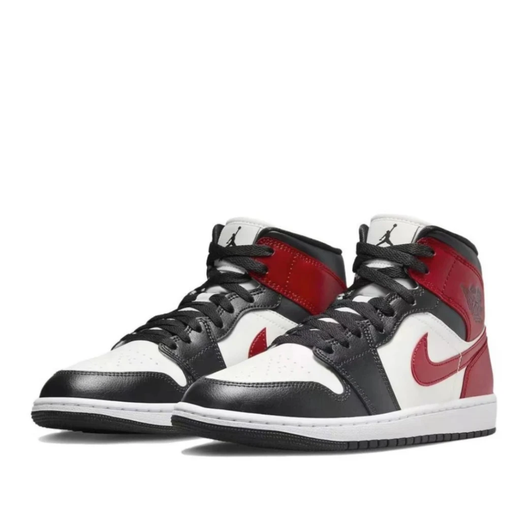 NIKE/耐克 AJ1 女子新品中帮经典黑红复古运动休闲板鞋 BQ6472160