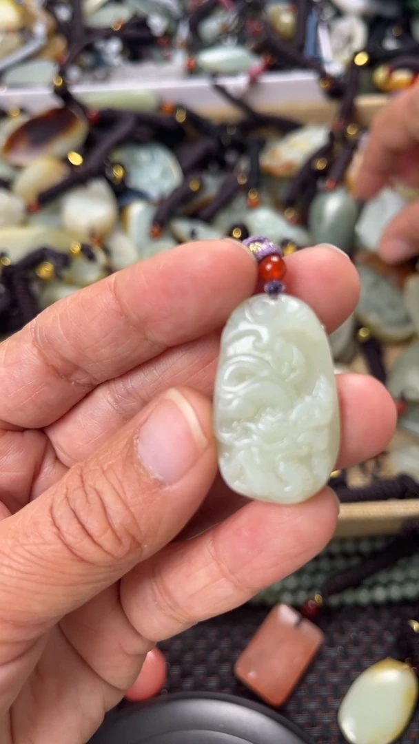 【闪购商品】和田玉颈饰未镶嵌多样性发货没有证书拍一发一有瑕