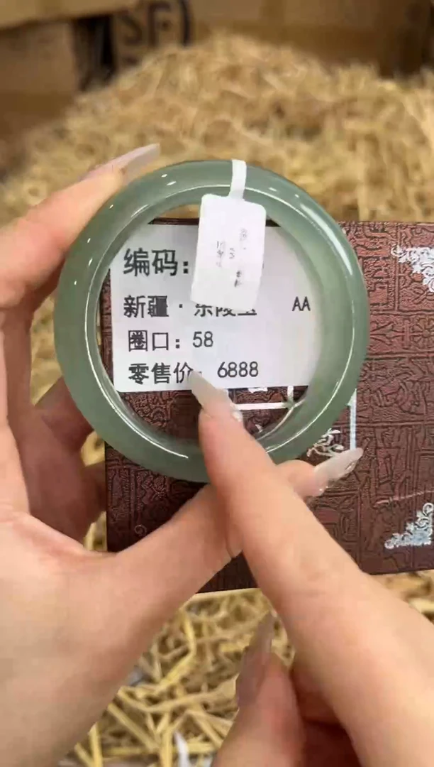未镶嵌手镯石英质玉D5028