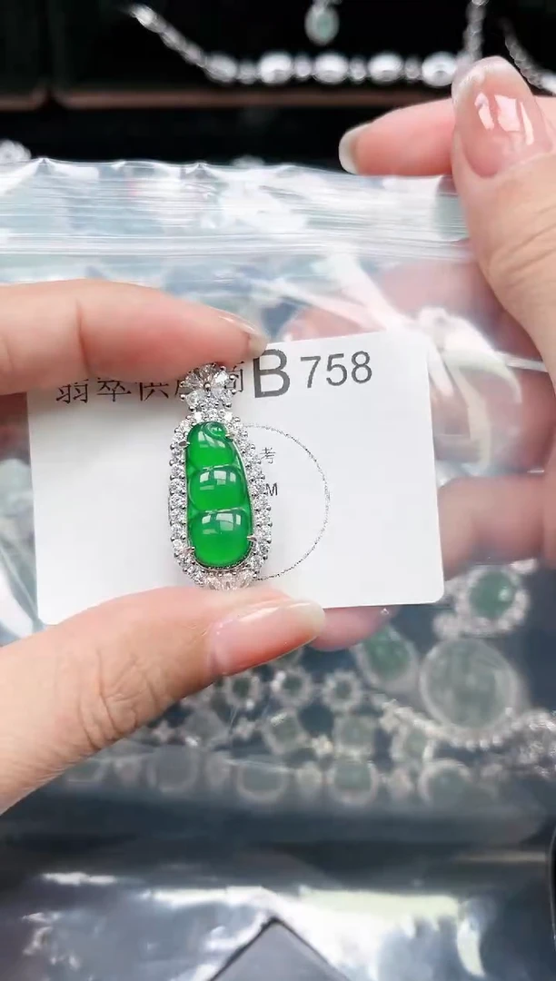 【闪购商品】翡翠颈饰未镶嵌赠皮绳758