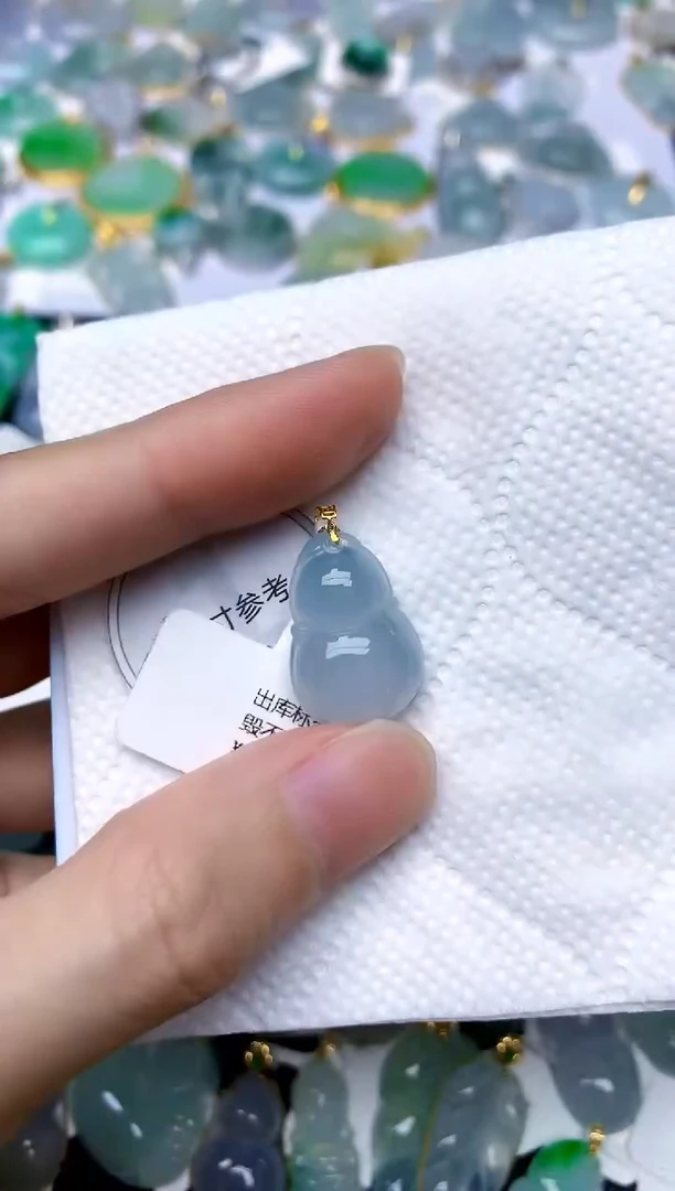 颈饰18K金镶嵌翡翠天然A货翡翠