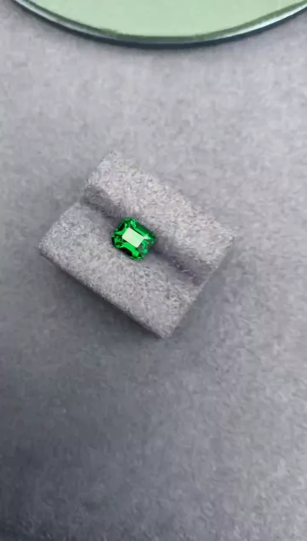 石榴石裸石未镶嵌2ct 沙弗莱