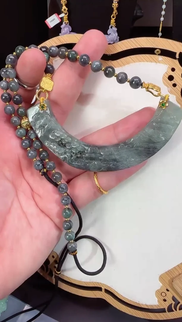 【闪购商品】翡翠颈饰未镶嵌牌子