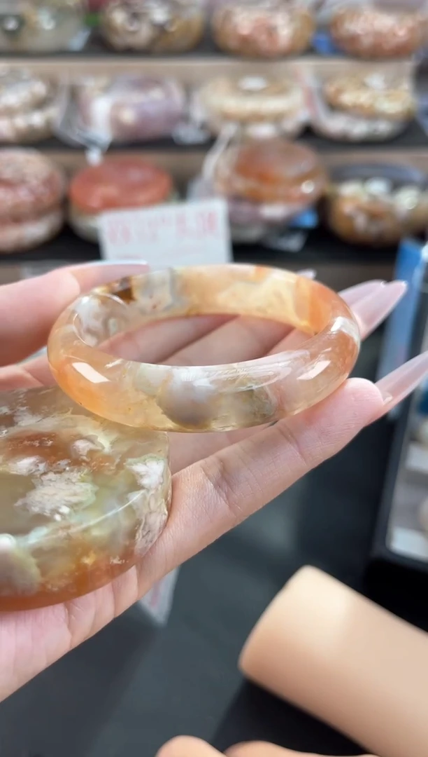 未镶嵌手镯石英质玉54