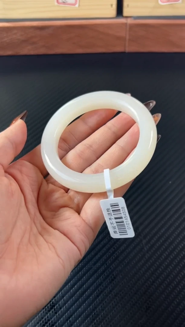 未镶嵌手镯和田玉黑山微色差55+Mh