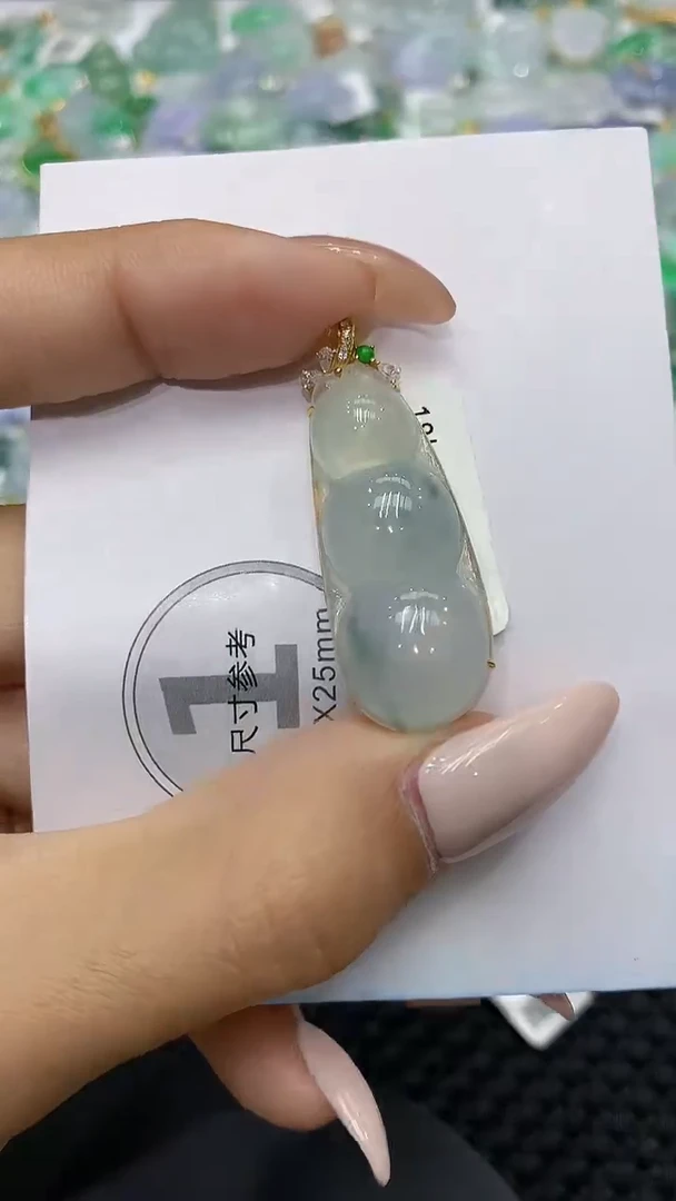 颈饰18K金镶嵌翡翠111111111111