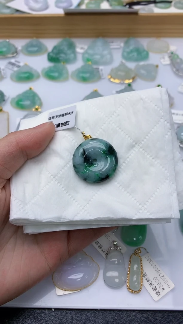 颈饰18K金镶嵌翡翠天然A货