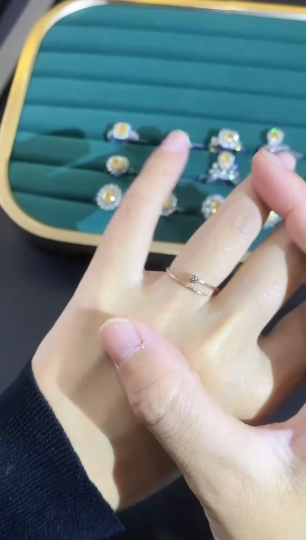 18K金镶嵌戒指钻石戒指