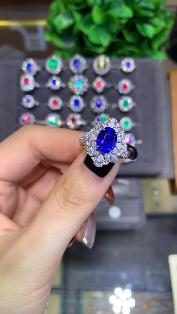 戒指蓝宝石18K金镶嵌3.1CT