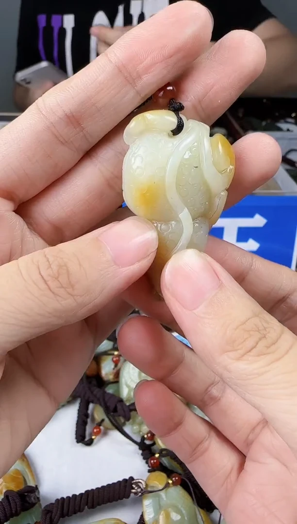 和田玉未镶嵌颈饰1
