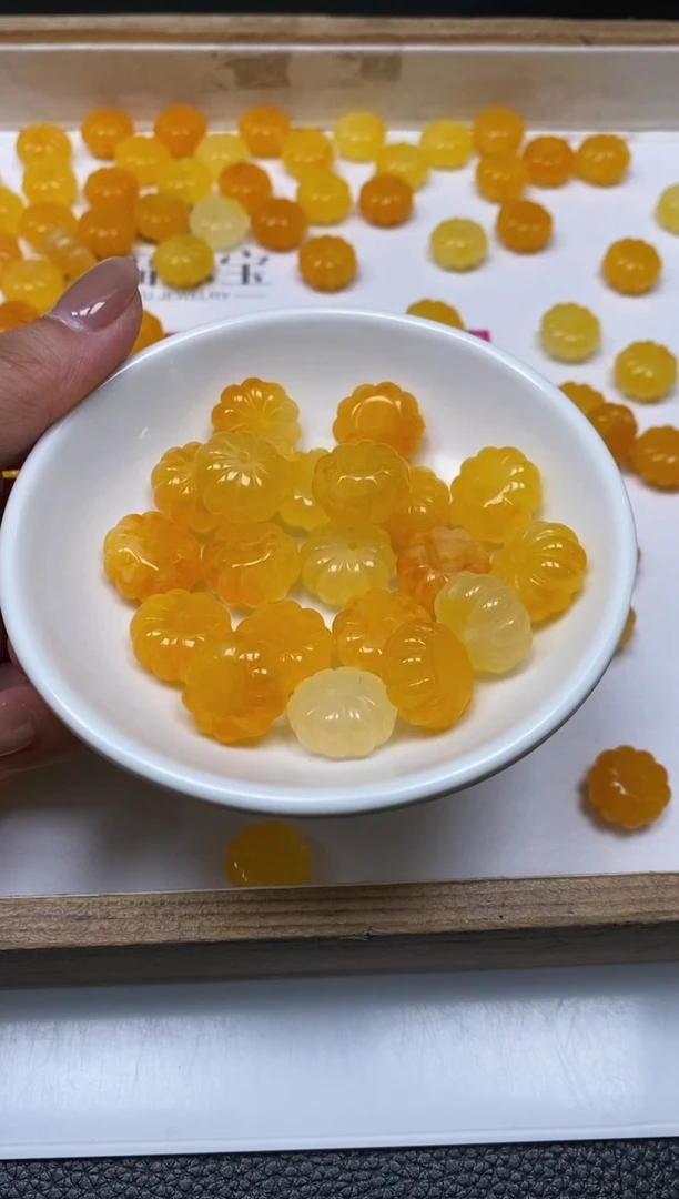 未镶嵌蜜蜡裸石M559 鸡油黄蜜蜡 南瓜花6个9.9元