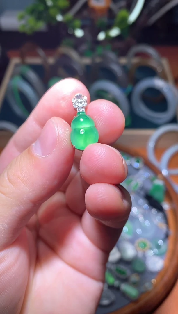 【闪购商品】翡翠颈饰18K金镶嵌/05/葫芦