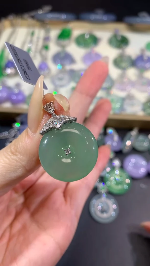 吊坠(不含链)18K金镶嵌翡翠68-扣子