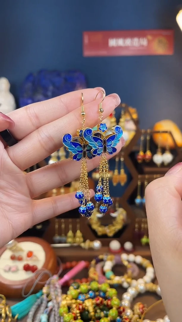 蓝色蝴蝶珐琅耳钩
