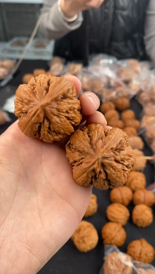 【闪购商品】文玩核桃把件霸王龙40-x077
