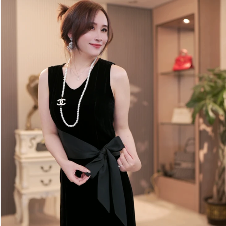 【霓裳羽衣】25春上新法式设计感真丝丝绒显瘦连衣裙