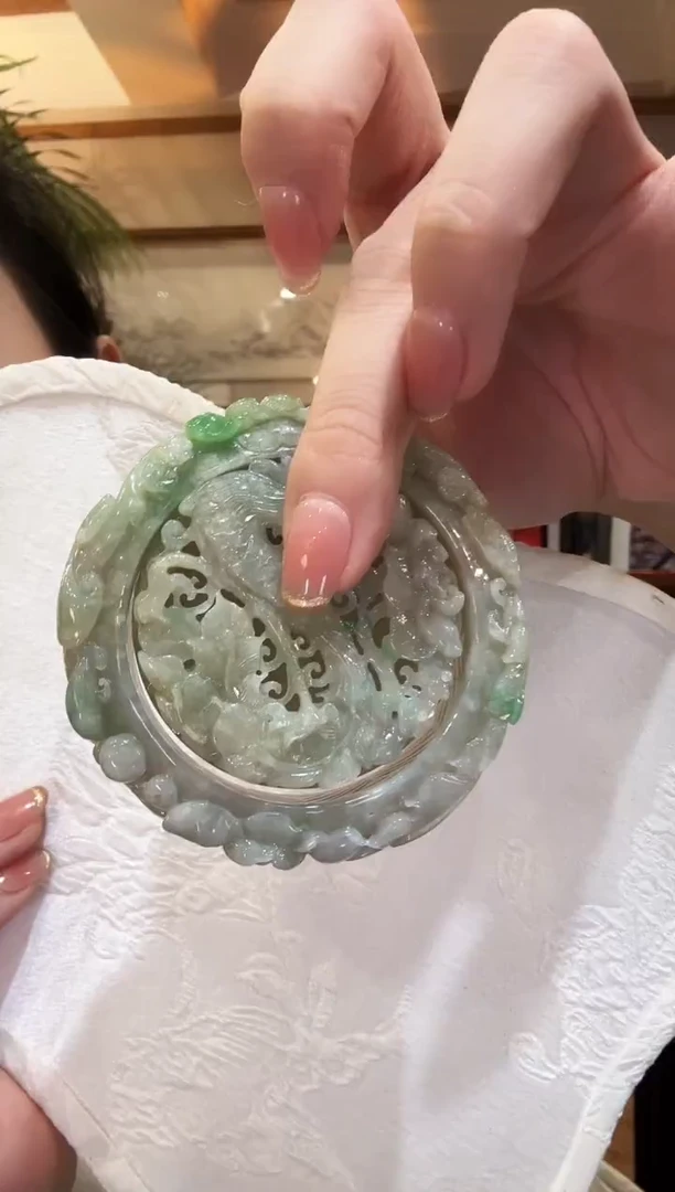翡翠未镶嵌颈饰智****）国风