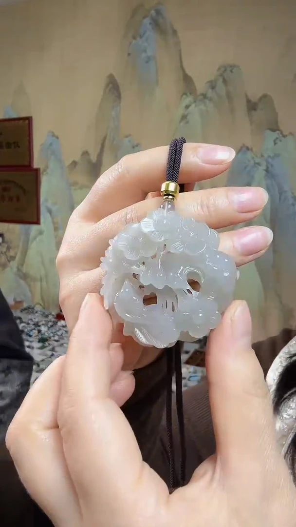 颈饰未镶嵌和田玉.