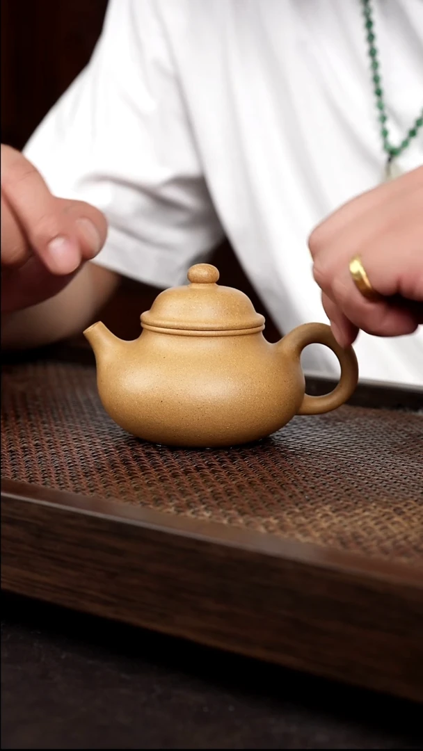茶壶紫砂黄金段容天