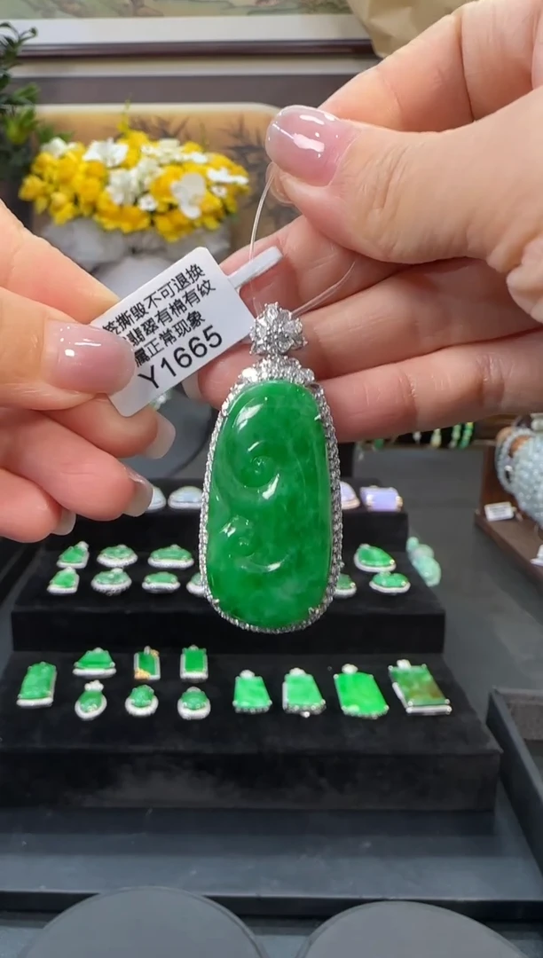 颈饰18K金镶嵌翡翠Y1665如意