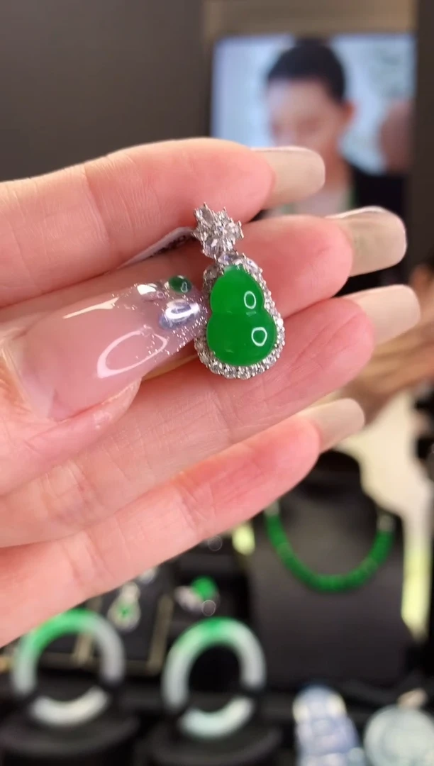 【闪购商品】翡翠吊坠(不含链)18K金镶嵌吊坠