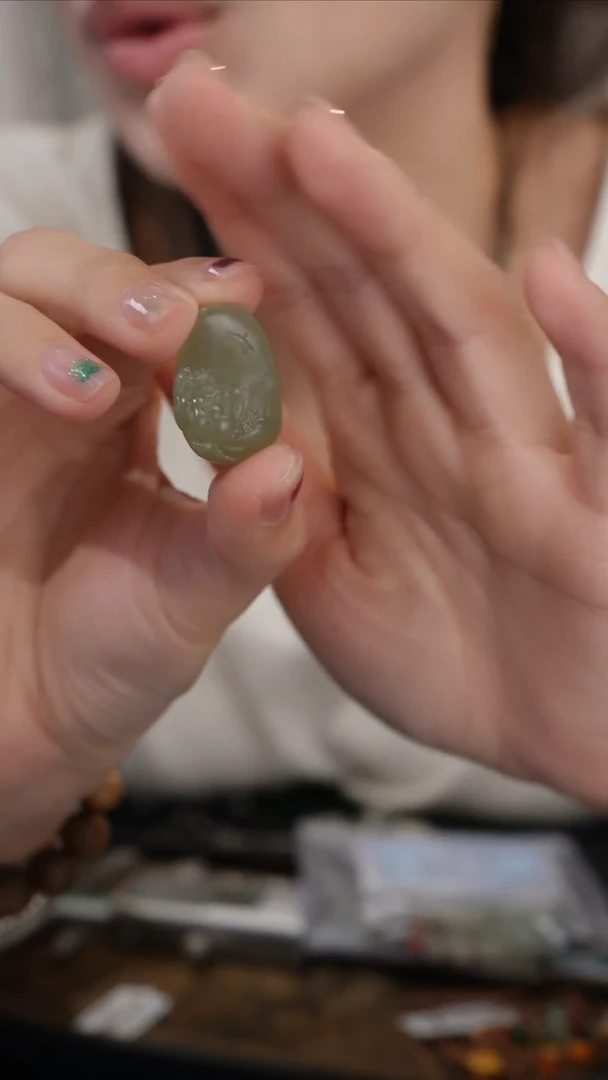 和田玉未镶嵌颈饰莲花牌颈饰多样性发一