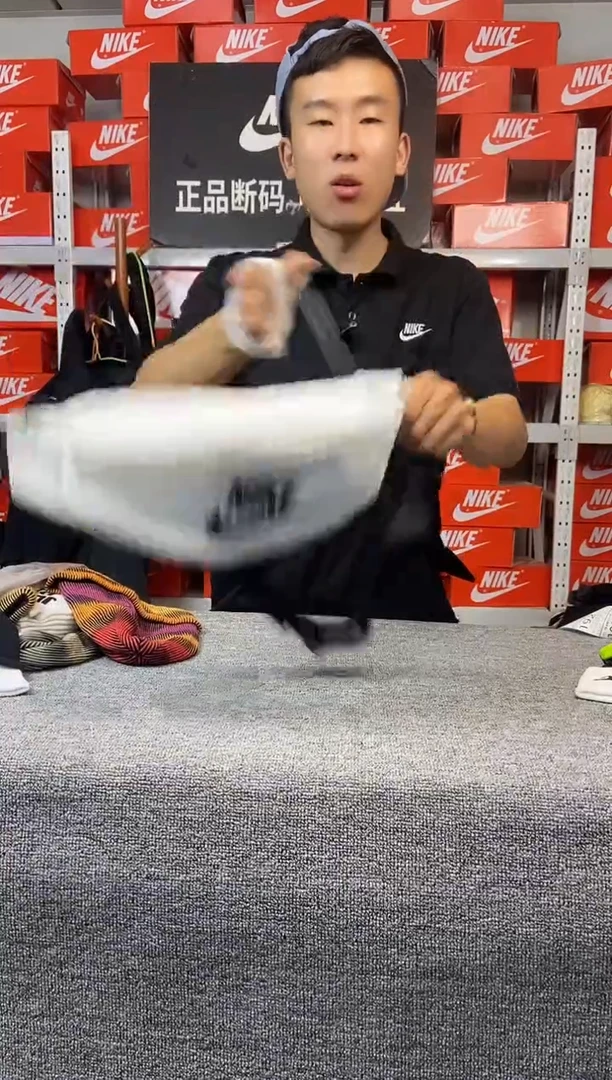 白色小腰包 直播间过款