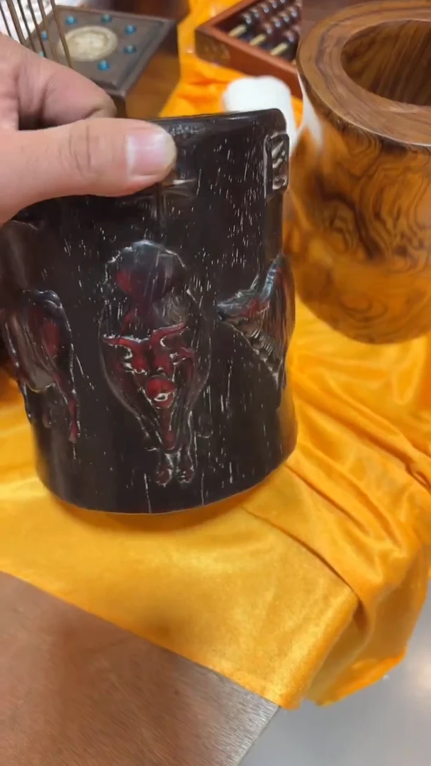 【闪购商品】木木艺五牛图笔筒