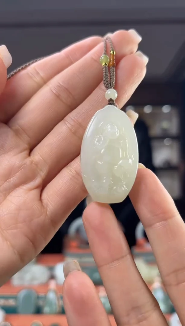 颈饰未镶嵌和田玉佩佩