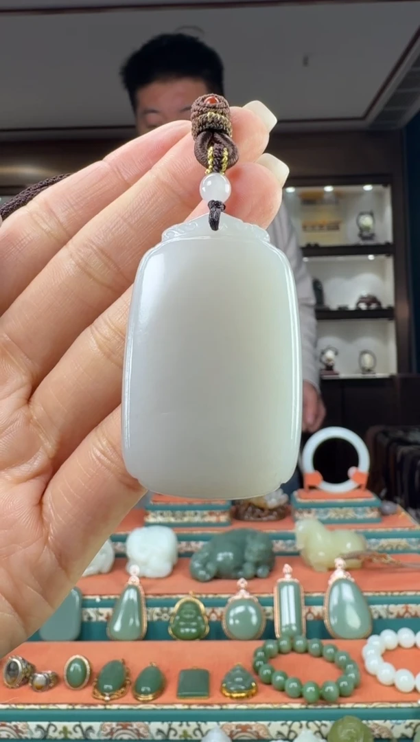 颈饰未镶嵌和田玉佩佩