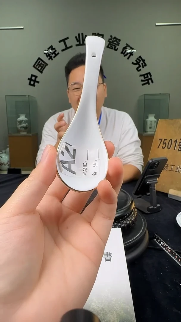 陶滑石子描金小汤勺