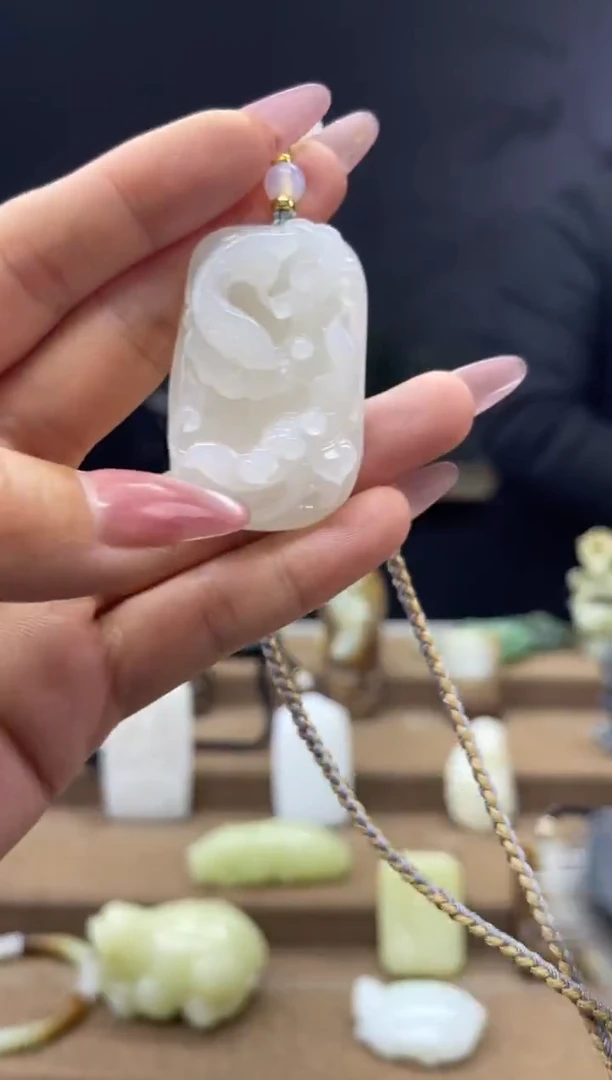 颈饰未镶嵌和田玉1