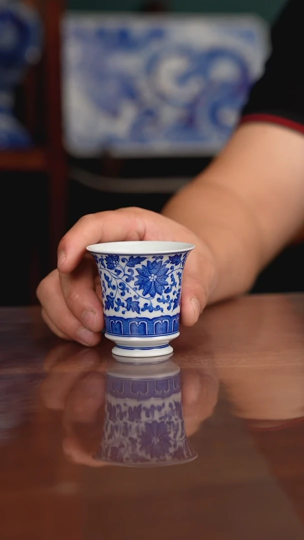 晓月窑青花缠枝主人杯