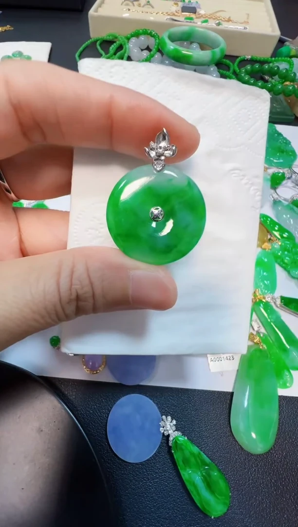 吊坠(不含链)18K金镶嵌翡翠8500