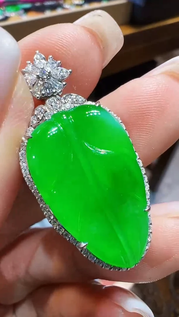 吊坠(不含链)18K金镶嵌翡翠叶子