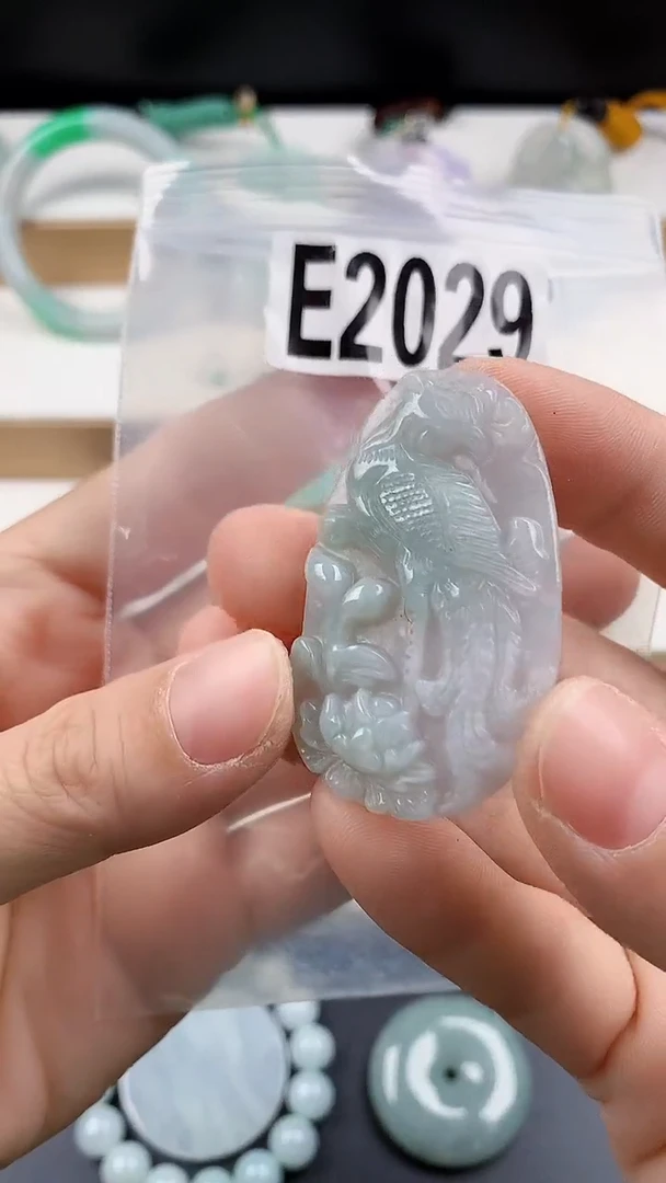 颈饰未镶嵌翡翠天然翡翠吊坠挂件