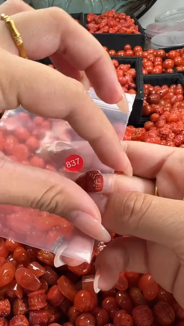 颈饰未镶嵌南红玛瑙1