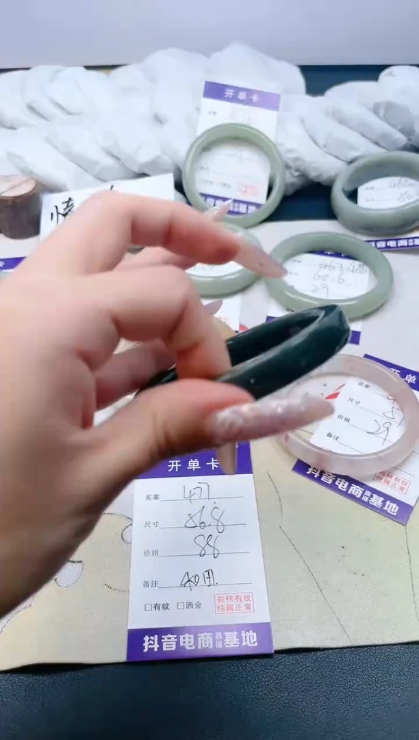 【闪购商品】石英质玉手镯未镶嵌477/56.8