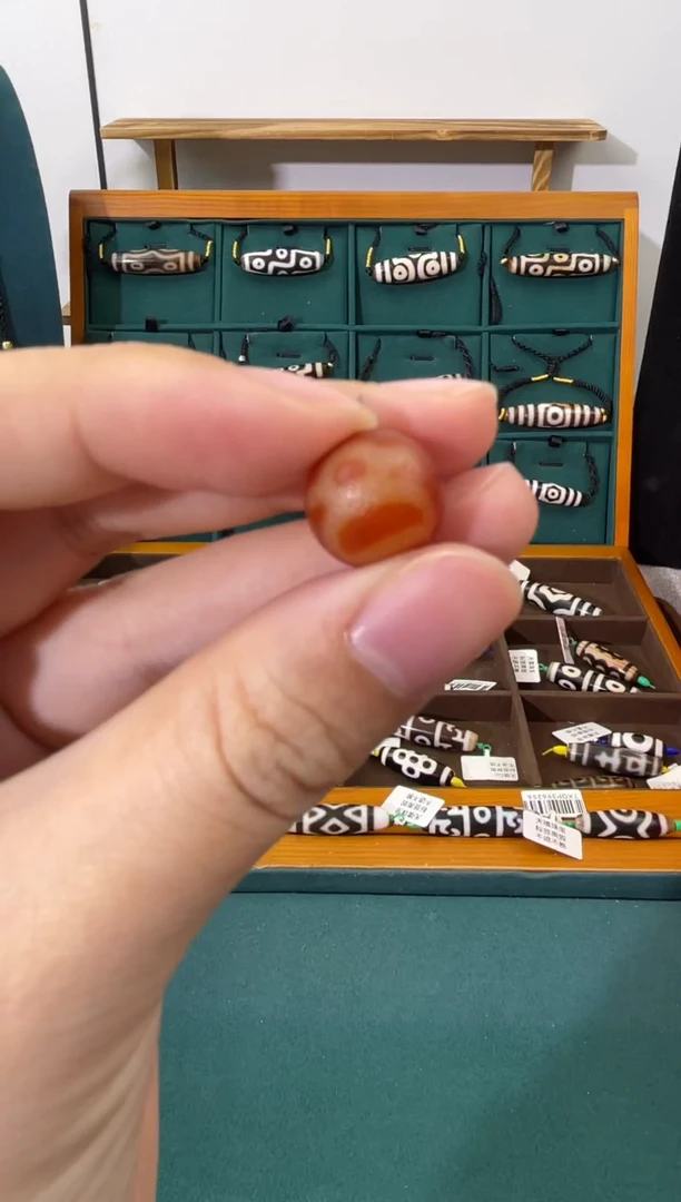 玛瑙/玉髓（覆膜）颈饰未镶嵌41.（微瑕）