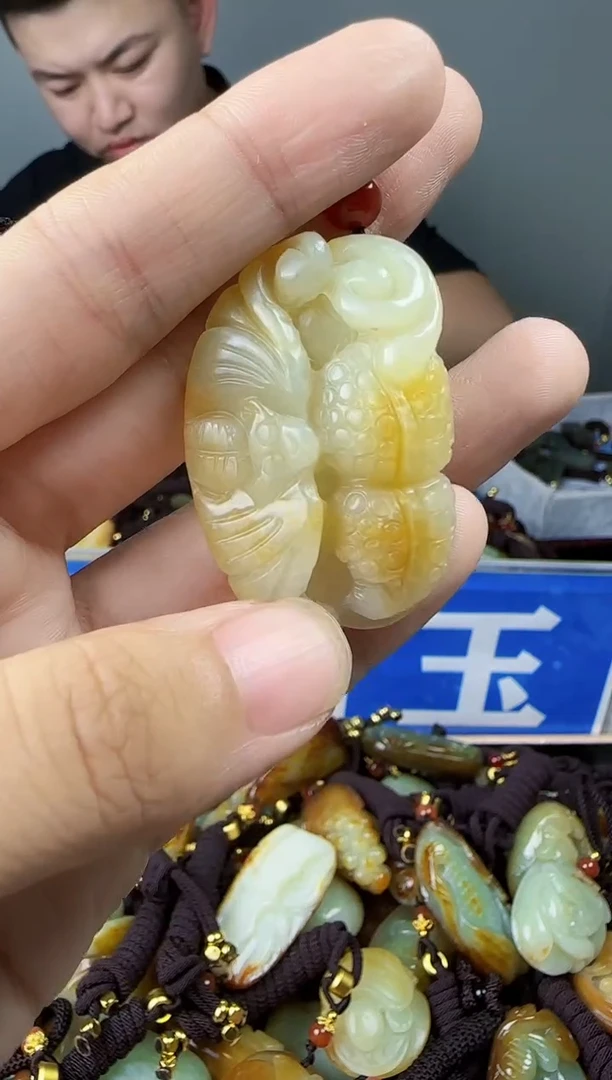 和田玉未镶嵌颈饰1