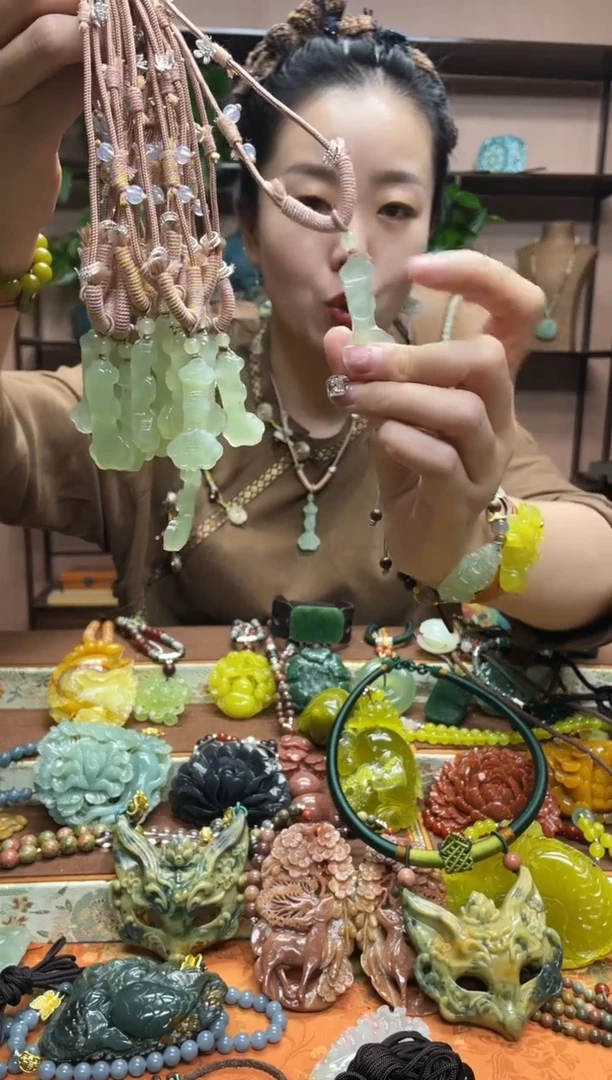 未镶嵌岫玉吊坠多样性发货发其中之一