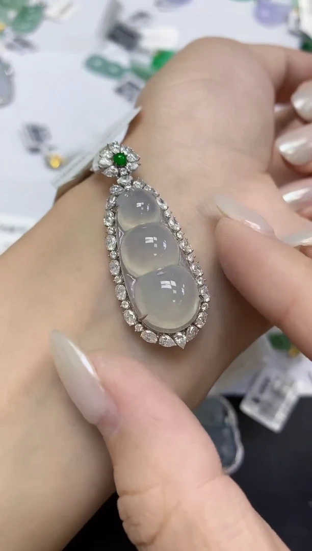 颈饰18K金镶嵌翡翠天然缅甸翡翠A货多样性发一件