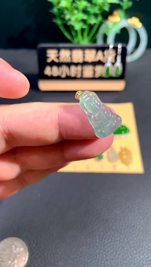 颈饰18K金镶嵌翡翠翡翠